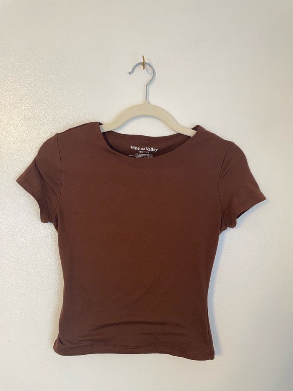 Vine and Valley brown fitted tee size small